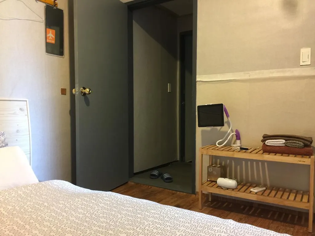 Guest house Backpackers In Jeju City Center