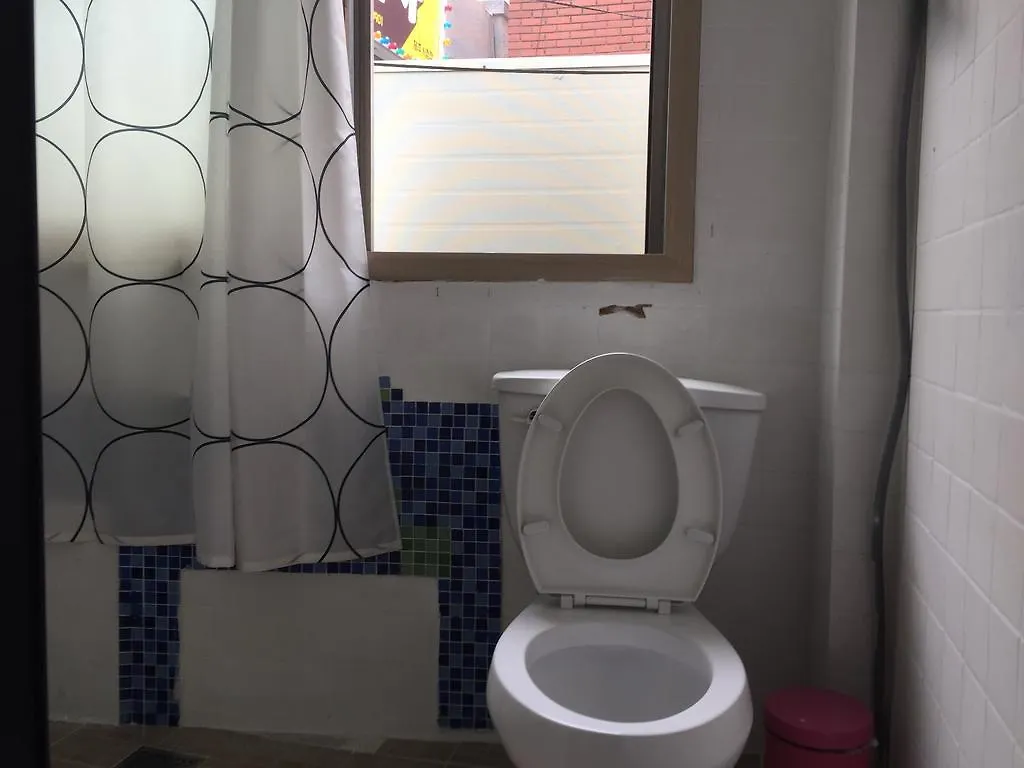 Backpackers In Jeju City Center 2*,