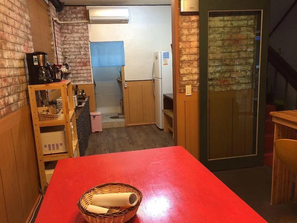 Backpackers In Jeju City Center Guest house
