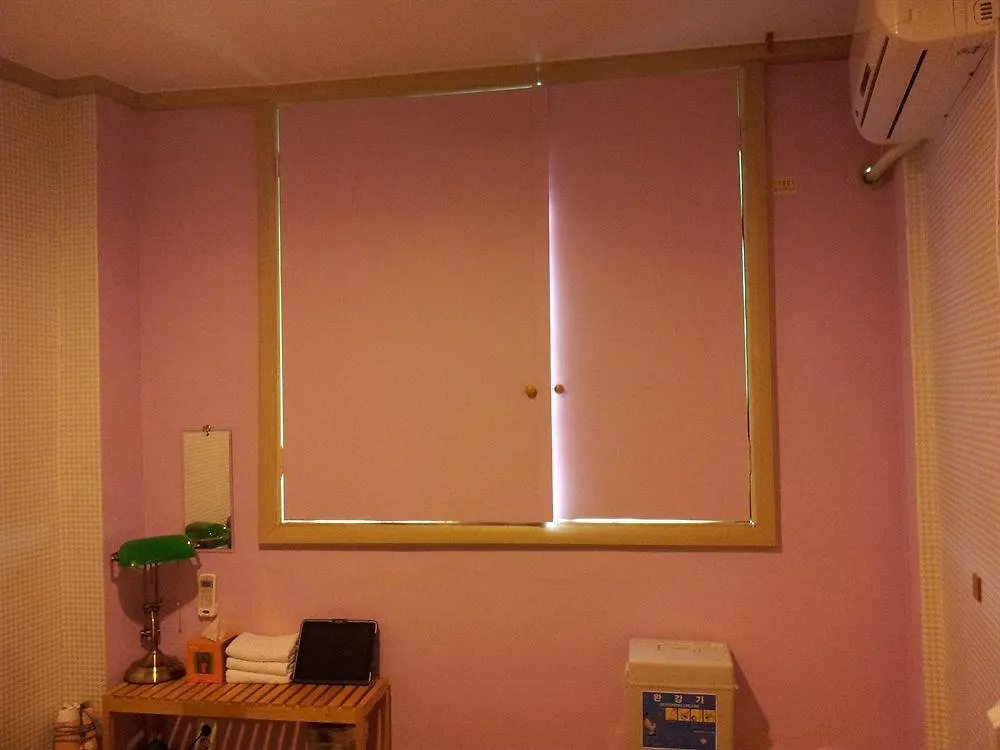Guest house Backpackers In Jeju City Center